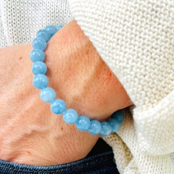 Desert Rose NWT 8mm Aquamarine Stretch Bracelet - Picture 2 of 8